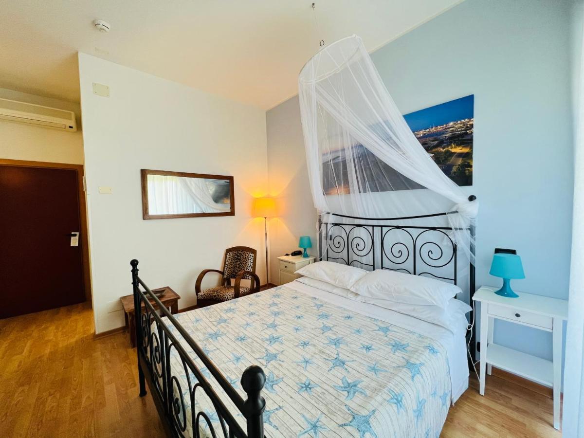 Betty Personal Style And Village Hotel Rimini