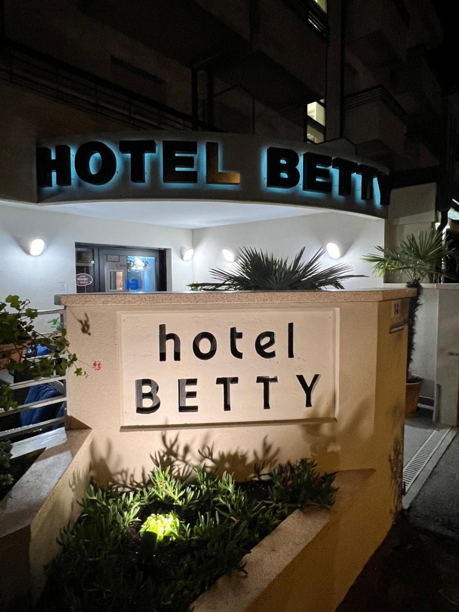 Betty Personal Style And Village