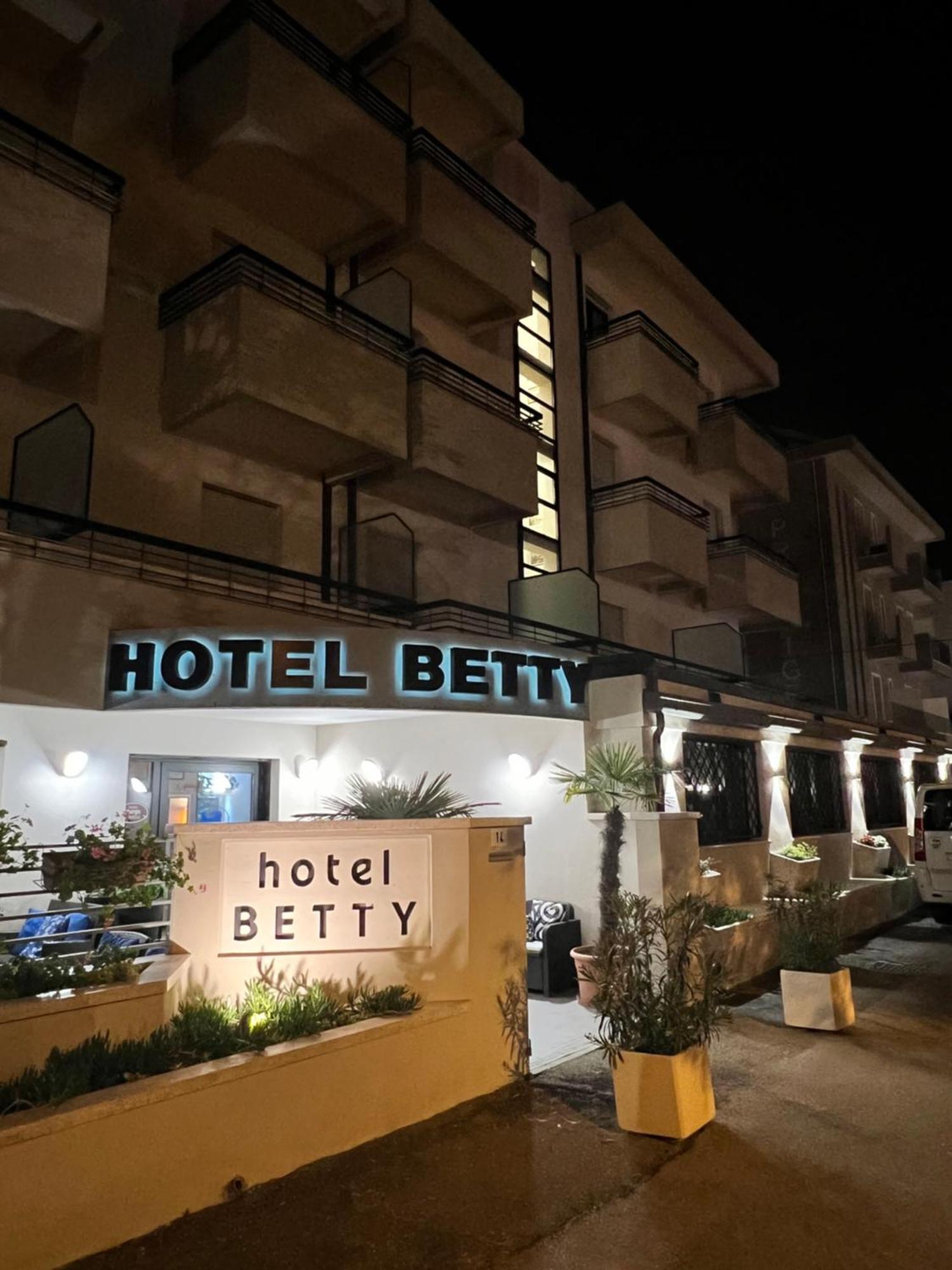 Betty Personal Style And Village Hotel